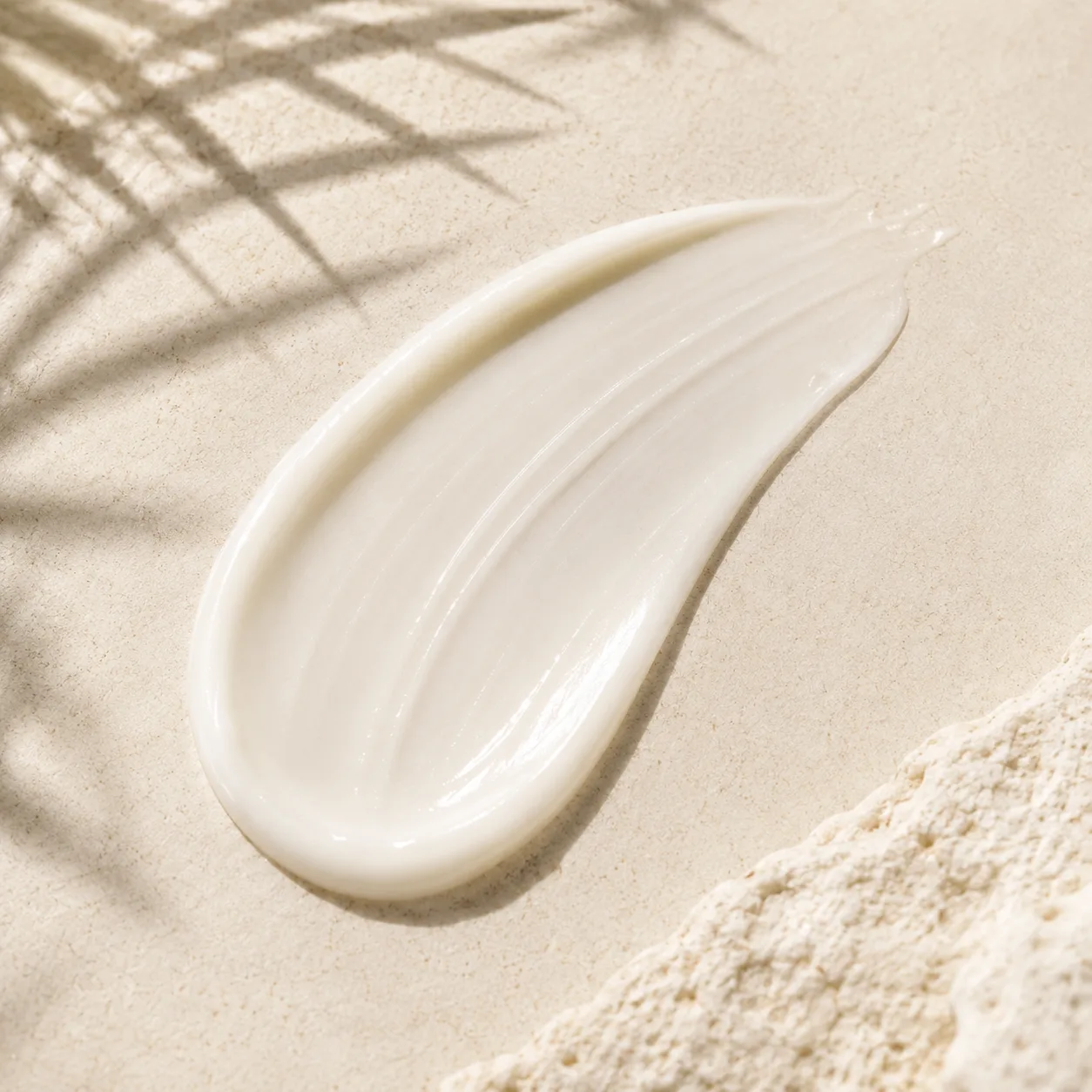 Leichte Creme-Textur von OXY8 DermaSun